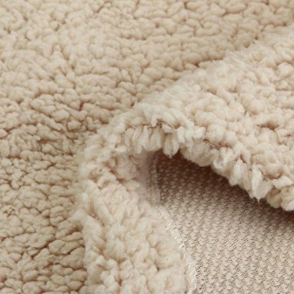 LYLA Chunky Faux Fur White Vest - Picture 7 of 7